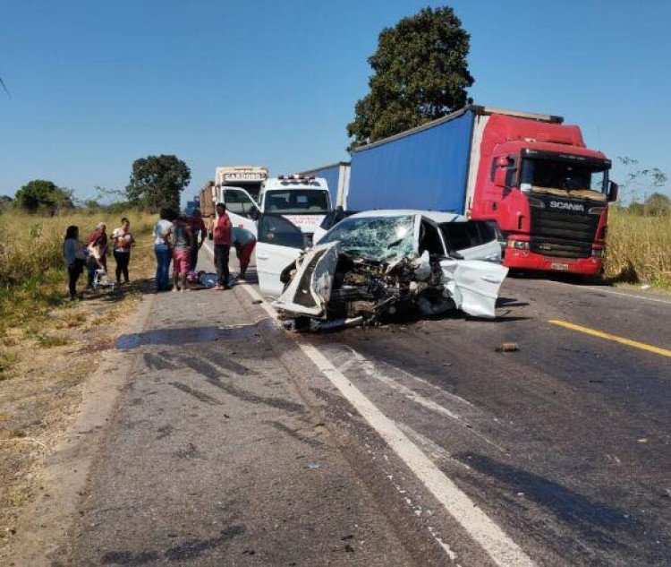 Irmãos morrem em grave acidente entre dois carros na BR-174