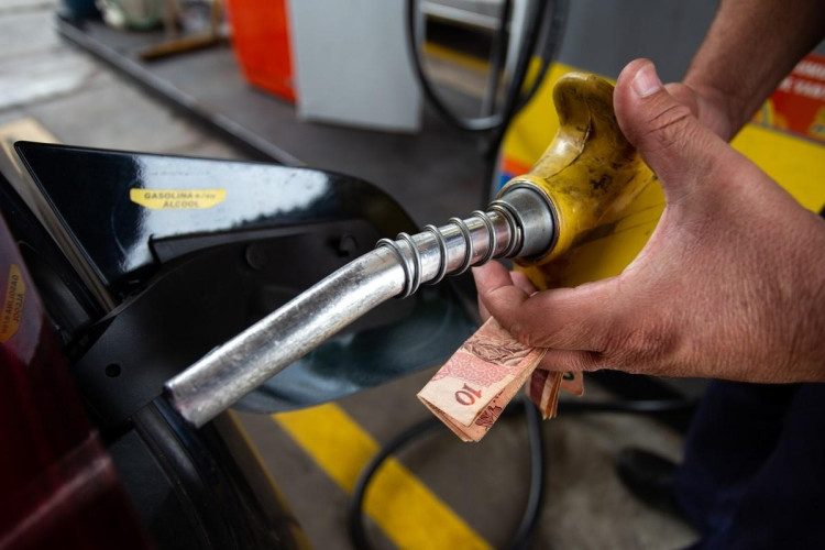 Petrobras anuncia aumento da gasolina e do gás de cozinha