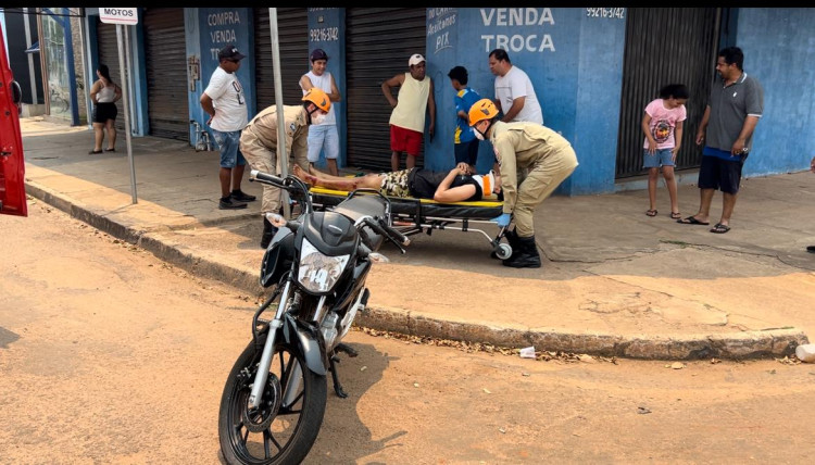 Motociclista se assusta no trânsito e sofre queda na Marechal Rondon