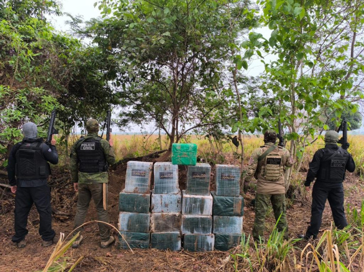 Polícia Civil apreende 500 tabletes de cocaína enterrados em sítio na fronteira