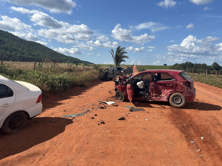 Acidente entre três veículos é registrado na estrada que dá acesso ao garimpo em Pontes e Lacerda