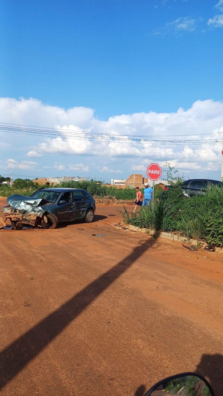 Duas pessoas e uma criança ficam feridas após acidente de trânsito no bairro jardim Adriana