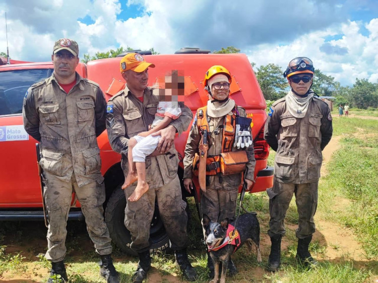 Corpo de Bombeiros localiza menino de 4 anos que estava perdido em mata em Comodoro