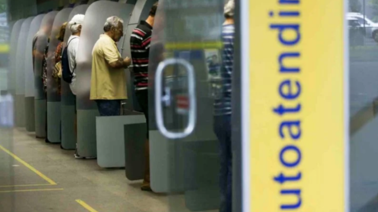 Horário reduzido e feriados, ajuste sua rotina bancária para o Natal e Ano Novo