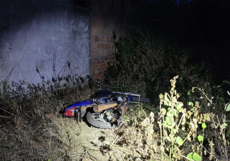 Moto é encontrada abandonada em lote no bairro Vera, em Pontes e Lacerda