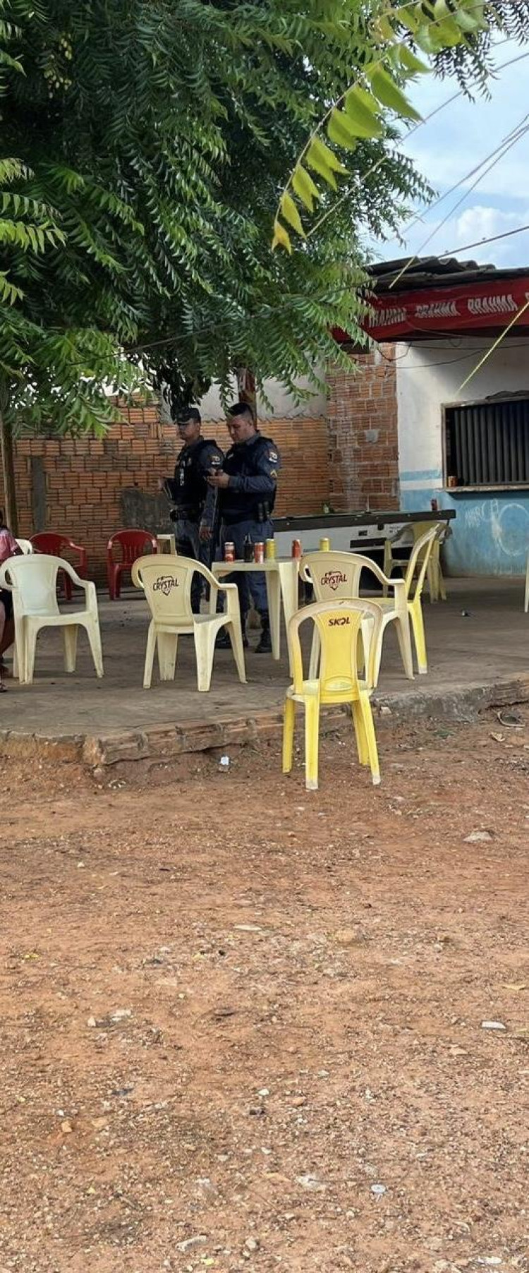 Violência Urbana: Duas pessoas são mortas a tiros em bar em plena a luz do dia em Pontes e Lacerda