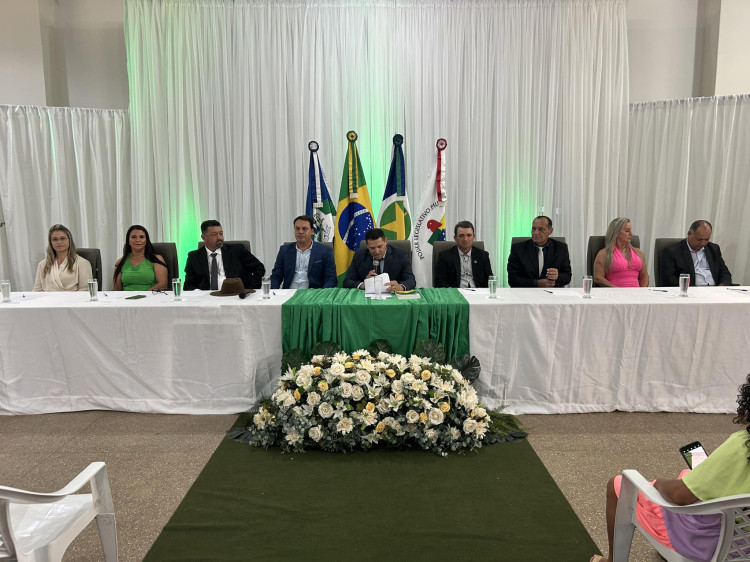 Airton Lagoano (PL) toma posse como prefeito de Nova Lacerda