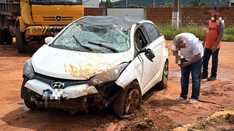 Carro sai da pista na BR-174B para evitar colisão com ciclista