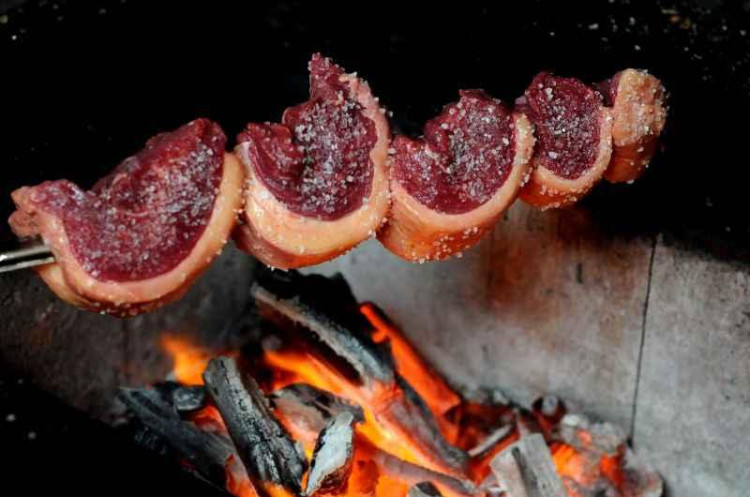 Ministério Publico Eleitoral quer cassar prefeito e vice por comprar votos com churrasco em Figueropolis D´oeste