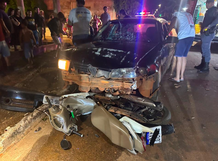 Duas pessoas ficam feridas após acidente de trânsito na avenida Bahia