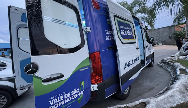 Moretto acompanha entrega de ambulância e veículo para a saúde em Vale de São Domingos