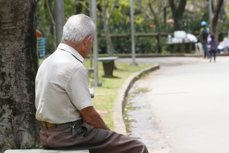 Senado analisa projeto que endurece penas para homicídio de idosos