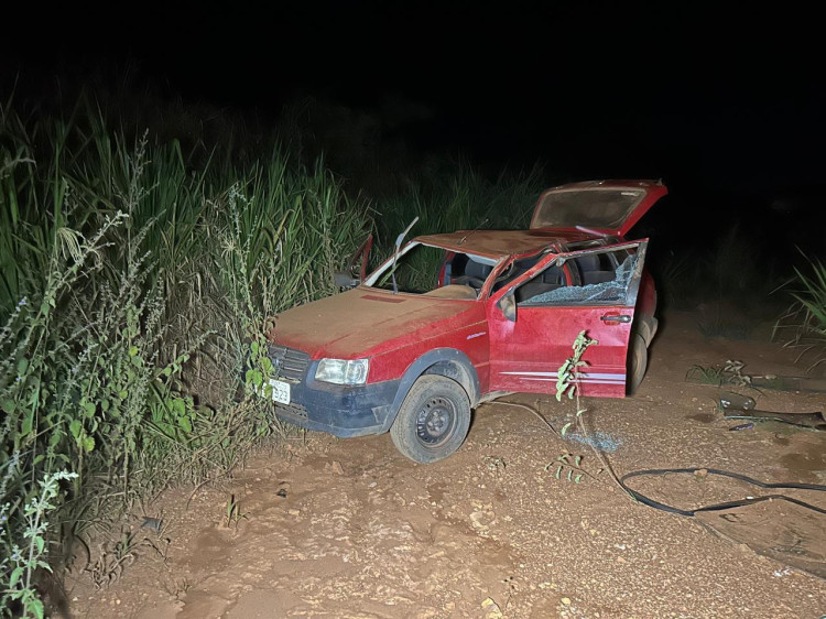 Três pessoa ficam feridas após saída de pista na estrada do matão