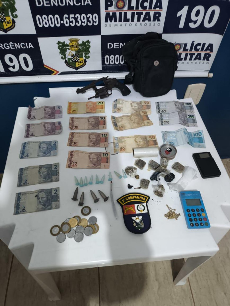 Três pessoas são detidas com drogas, arma de fogo na cidade de Comodoro