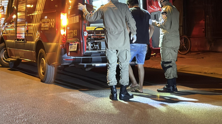 Ciclista sofre escoriações após acidente com carro na Av. Bom Jesus