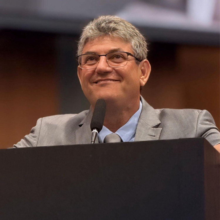 Com auxílio transporte, o sonho do diploma fica mais próximo para alunos da UNEMAT” diz Moretto sobre sua emenda