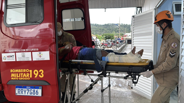 Motociclista sofre queda na BR-174B em frente ao cemitério e é encaminhado ao hospital