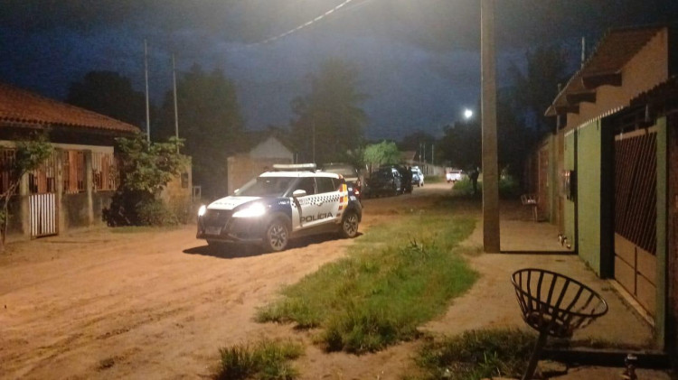 Polícia resgata duas crianças mantida em cárcere privado pelo próprio pai