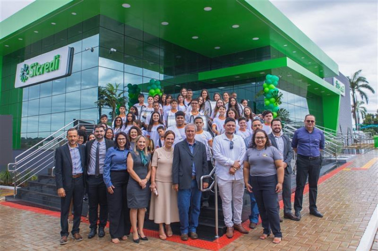 Sicredi inaugura novas instalações da agência de Araputanga no Mato Grosso.
