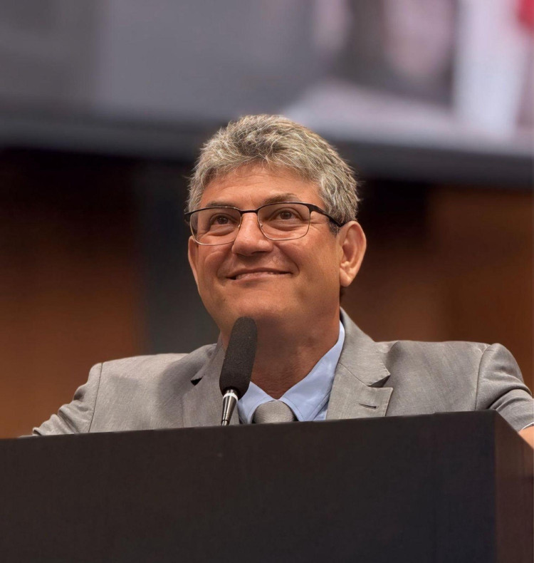 Deputado defende transporte universitários para todos os campis da Unemat