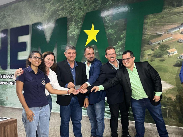 Estudantes da Unemat em Pontes e Lacerda recebem auxílio transporte