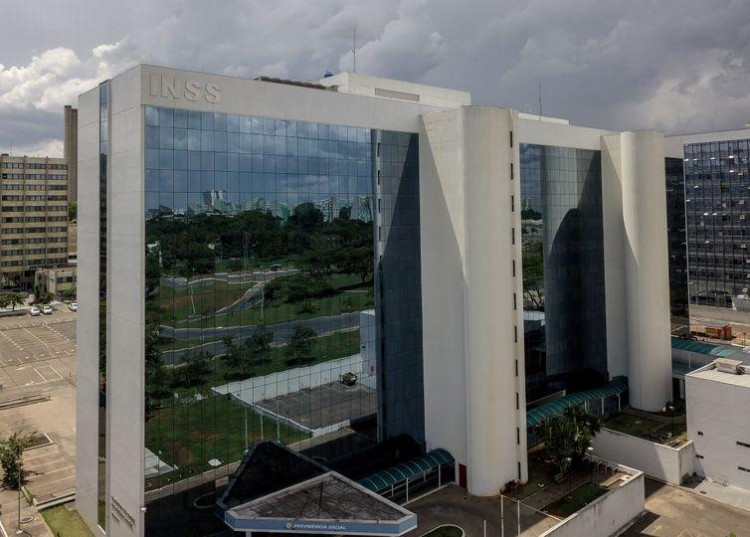 Governo antecipa 13º de aposentados do INSS para abril e maio