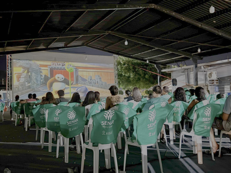 Noite de Cinema encanta famílias em Pontes e Lacerda com exibição gratuita do filme Panda 4