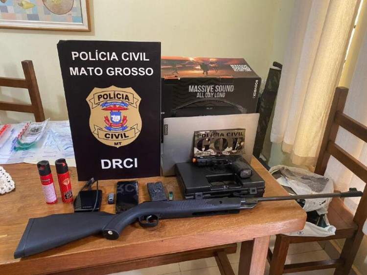 Polícia Civil cumpre mandados contra menor que disseminava discurso de ódio e ameaça à vida de mulheres em MT