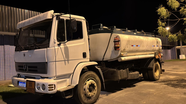CAMINHÃO COM 3 MIL LITROS DE COMBUSTÍVEL É INTERCEPTADO NO CENTRO DE PONTES E LACERDA