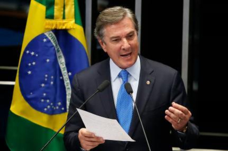 Ex-presidente Fernando Collor deixa presídio para cumprir pena em casa