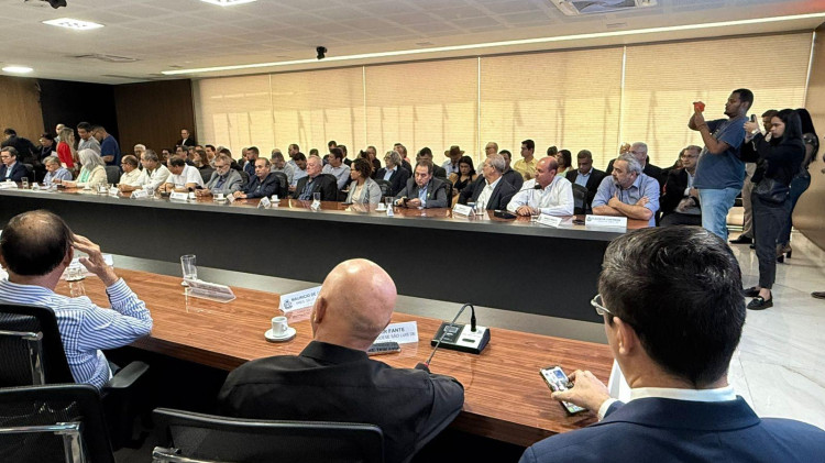Governador Autoriza Instalação de Free Shop em Cáceres, Impulsionando Economia e Turismo na Região