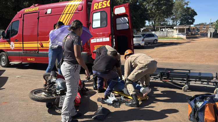 GRAVE ACIDENTE ENTRE CAMIONETE E MOTO DEIXA MULHER FERIDA EM PL