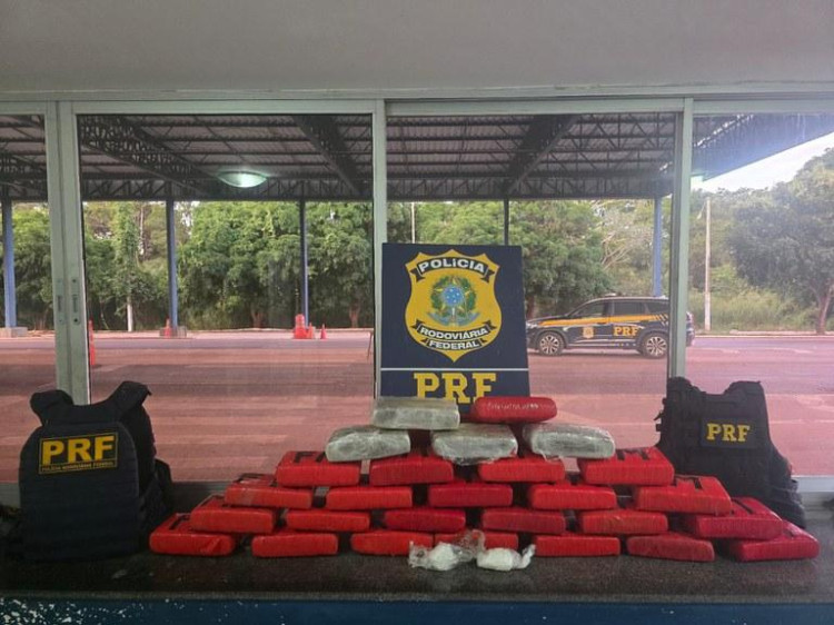 PRF apreende mais de 28 kg de maconha na BR-070 em Cáceres