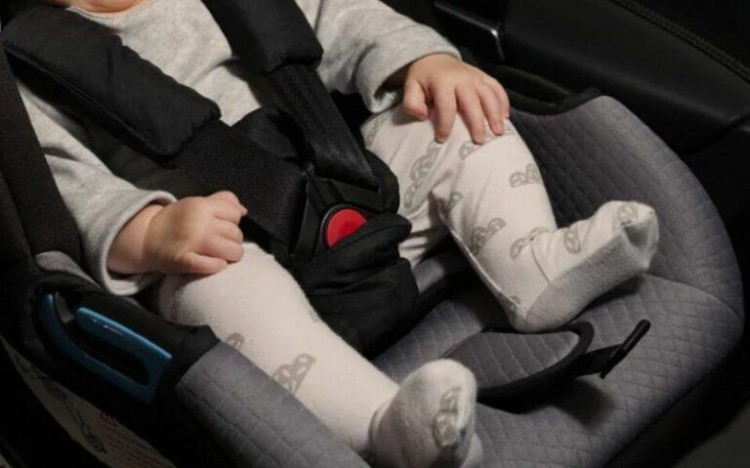 Criança de 4 anos é encontrada trancada dentro de carro durante festa em Glória D’Oeste