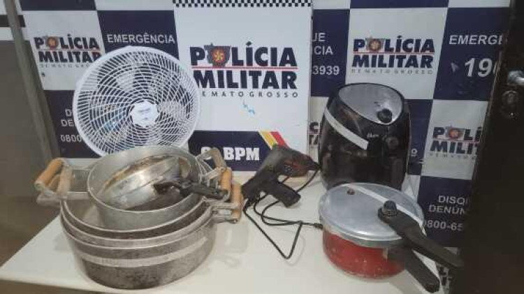Dupla é presa  arma de brinquedo  após furtarem duas lojas em Cáceres