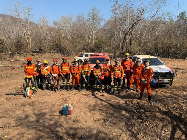 Corpo de Bombeiros extingue incêndio no Parque Estadual Serra Ricardo Franco