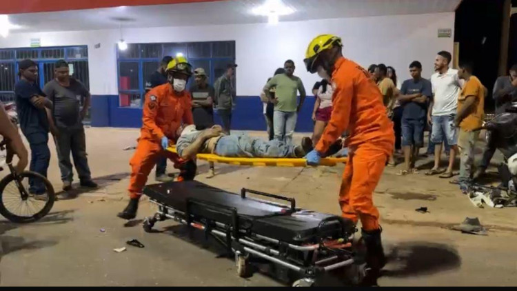 Duas pessoas ficam feridas apos acidente no centro de Pontes e Lacerda