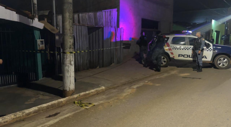 Homem é morto a  facadas no centro de Pontes e Lacerda