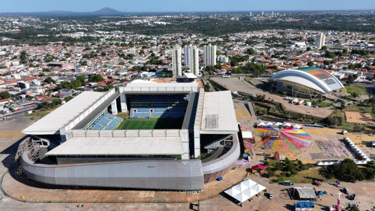 Governo de MT entrega veículos e cartões da agricultura familiar e formaliza repasse para construção de creches