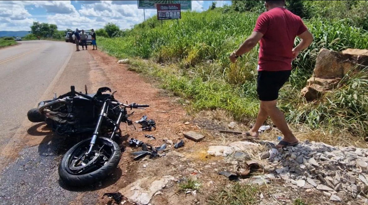 Motociclista morre após perder o controle e atingir pedra na MT-473, em Pontes e Lacerda
