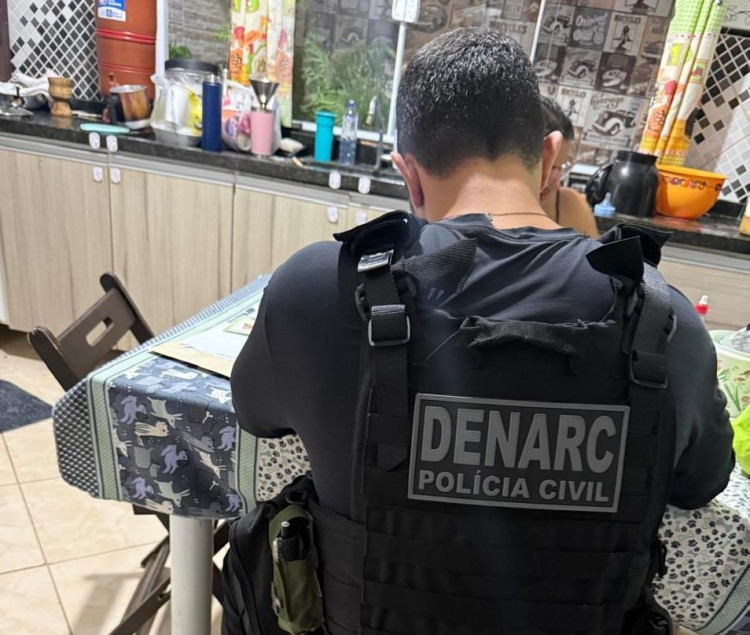 Polícia Civil cumpre mandados contra grupo criminoso envolvido com comércio ilegal de armas para outros Estados do país