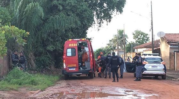Suspeitos de facção são baleados em confronto com PM após tentativa de ataque em Cáceres