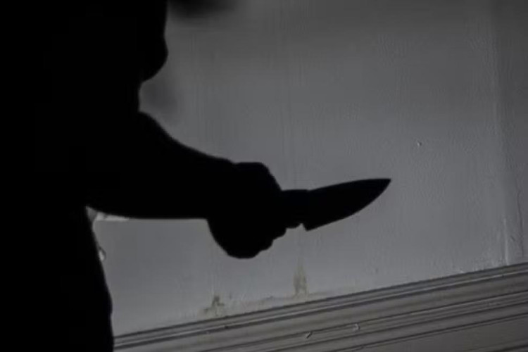 Mulher é esfaqueada em tentativa de feminicídio em pousada de Vila Bela