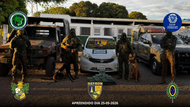 Cães do Gefron encontram “mocó” com quase 20 kg de cocaína em táxi boliviano