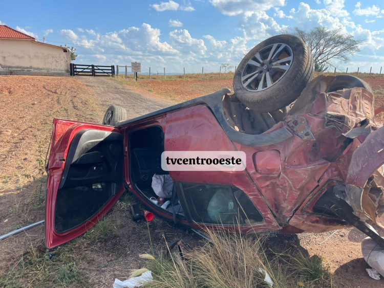 Carro capota na BR174 entre Pontes e Lacerda e Conquista D'Oeste