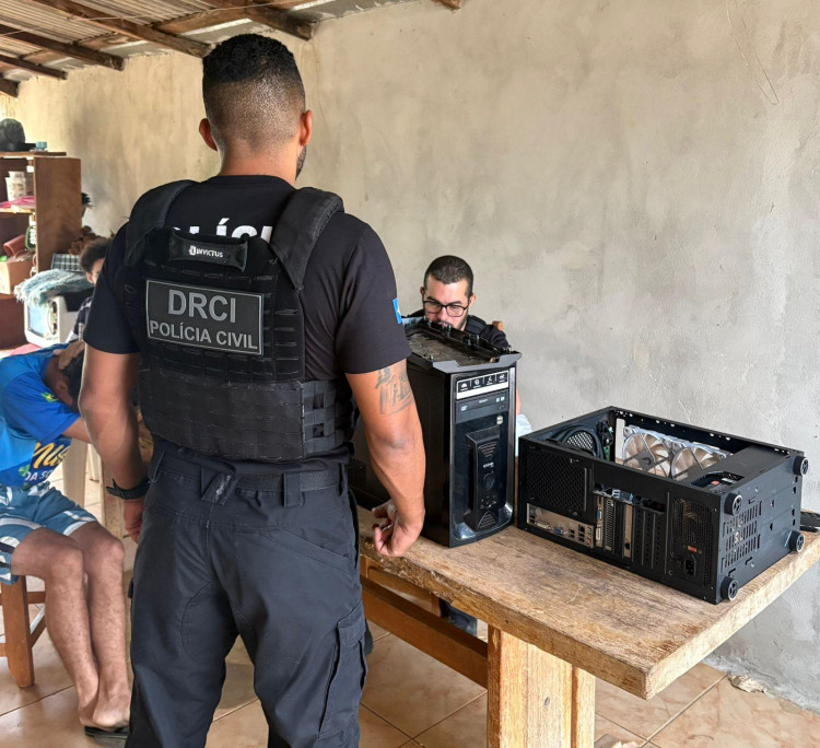 Polícia Civil cumpre mandados em Juína em combate à pornografia infantil na internet
