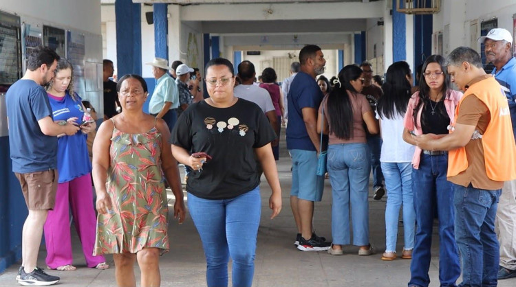 Eleitores enfrentaram longas filas durante manhã de votação em Pontes e Lacerda