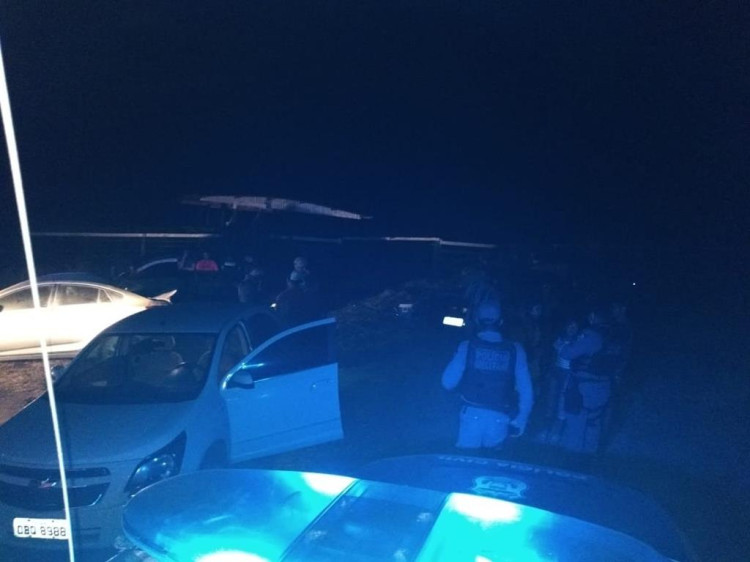 Ação integrada fecha festa com aglomeração de pessoas e bebida alcoólica em Jauru