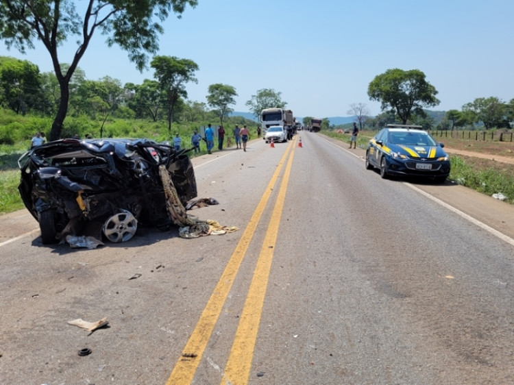 Acidente com carreta termina em morte na saída de Cáceres