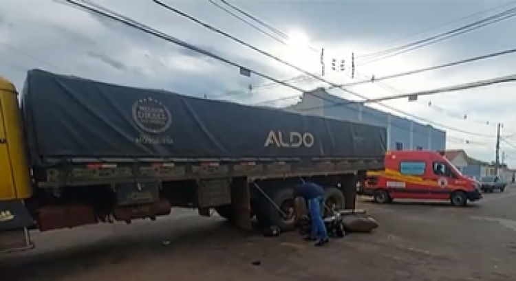 Acidente entre moto e caminhão: duas pessoas ficam feridas em Pontes e Lacerda